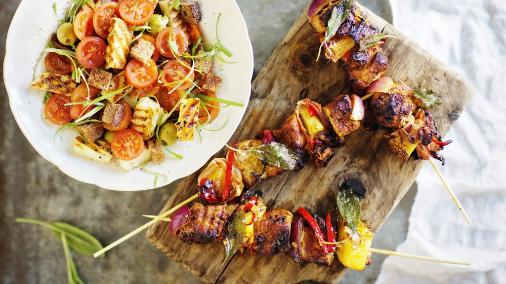 Oemotståndliga grillspett med fläskfilé, bacon och chili
